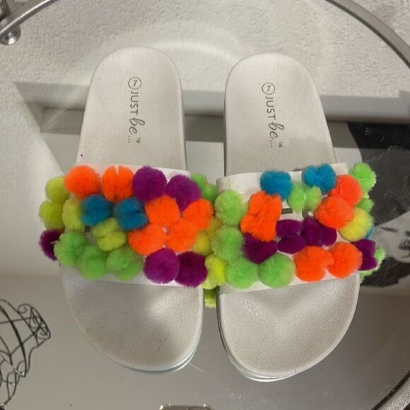 Just be…DIY neon/white Pom Pom slides size 7 NEW - Picture 5 of 6